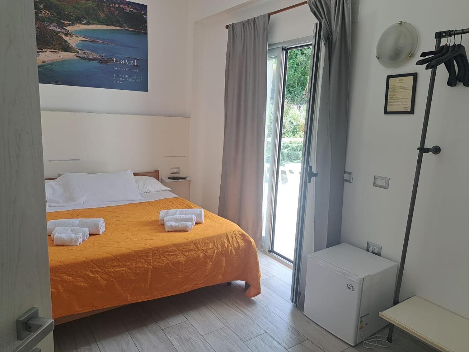 B&B Decarlo Property Tropea Eksteriør billede
